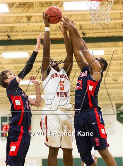 Thumbnail 2 in Jefferson vs Mountain View (Joe Cascio Holiday Classic) photogallery.