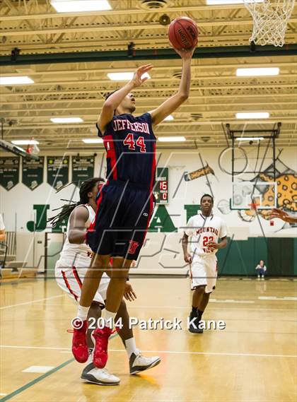 Thumbnail 3 in Jefferson vs Mountain View (Joe Cascio Holiday Classic) photogallery.