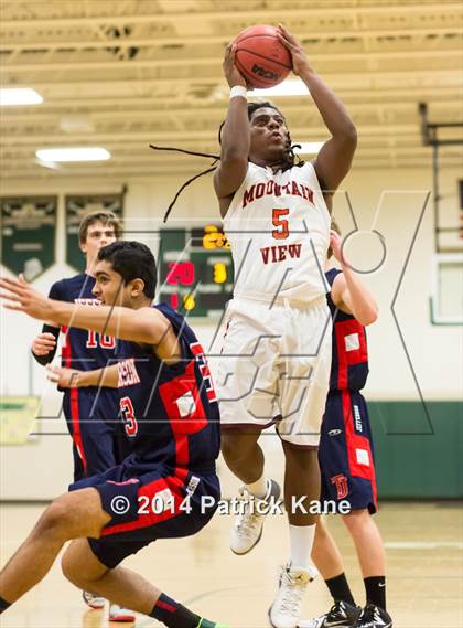 Thumbnail 1 in Jefferson vs Mountain View (Joe Cascio Holiday Classic) photogallery.