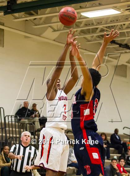 Thumbnail 1 in Jefferson vs Mountain View (Joe Cascio Holiday Classic) photogallery.