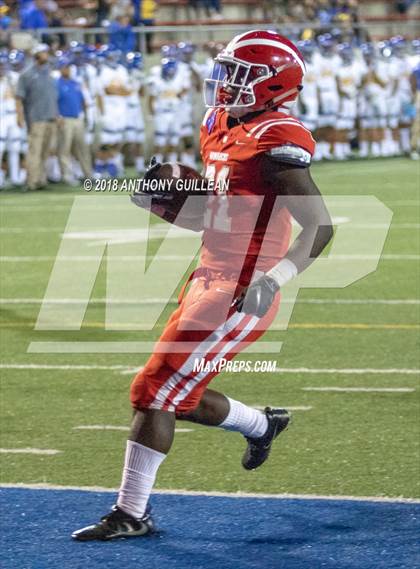 Thumbnail 1 in Mater Dei vs. Bishop Amat photogallery.