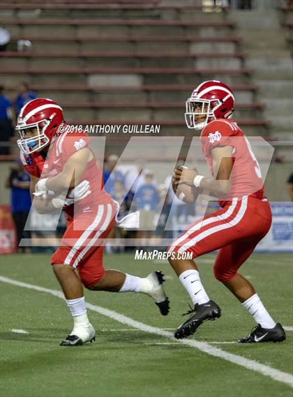 Thumbnail 2 in Mater Dei vs. Bishop Amat photogallery.