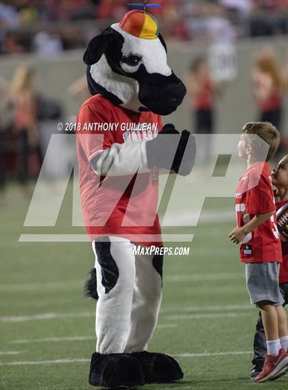 Thumbnail 1 in Mater Dei vs. Bishop Amat photogallery.