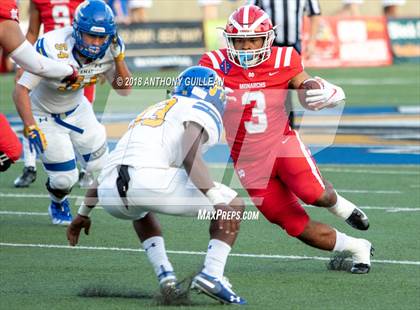 Thumbnail 1 in Mater Dei vs. Bishop Amat photogallery.