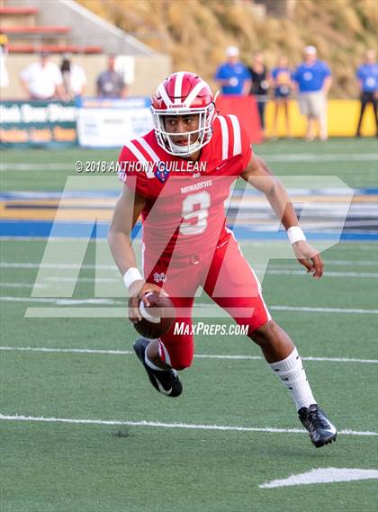 Thumbnail 2 in Mater Dei vs. Bishop Amat photogallery.