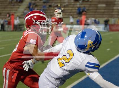 Thumbnail 2 in Mater Dei vs. Bishop Amat photogallery.
