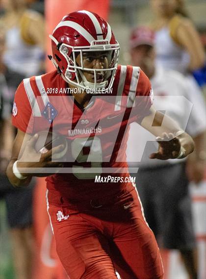 Thumbnail 2 in Mater Dei vs. Bishop Amat photogallery.