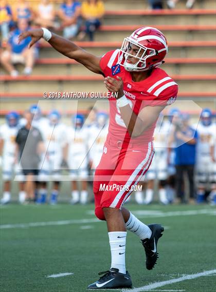 Thumbnail 1 in Mater Dei vs. Bishop Amat photogallery.