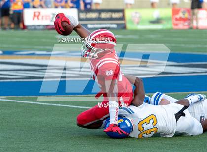 Thumbnail 2 in Mater Dei vs. Bishop Amat photogallery.