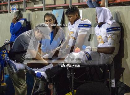 Thumbnail 1 in Mater Dei vs. Bishop Amat photogallery.