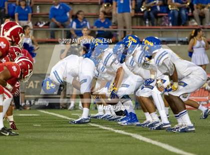Thumbnail 3 in Mater Dei vs. Bishop Amat photogallery.