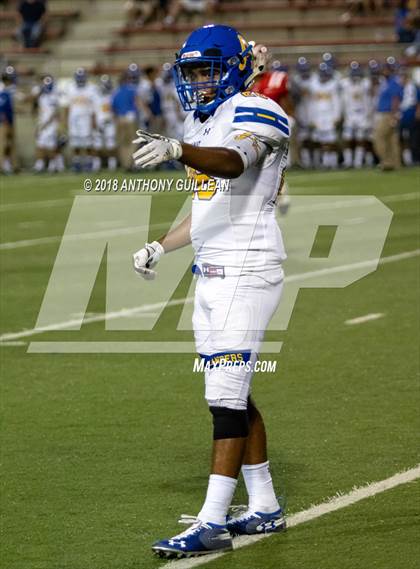 Thumbnail 2 in Mater Dei vs. Bishop Amat photogallery.