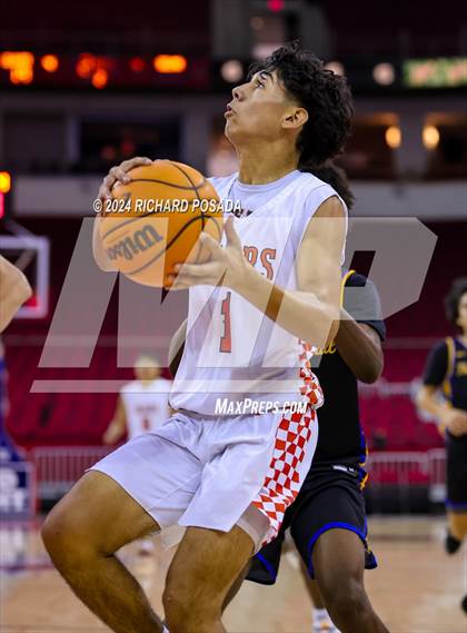 Thumbnail 1 in Selma vs. Clovis photogallery.