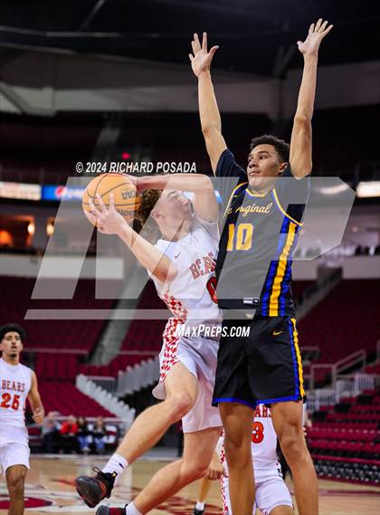 Thumbnail 1 in Selma vs. Clovis photogallery.