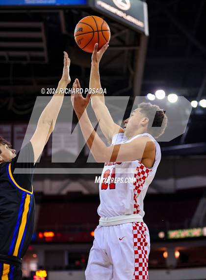 Thumbnail 1 in Selma vs. Clovis photogallery.