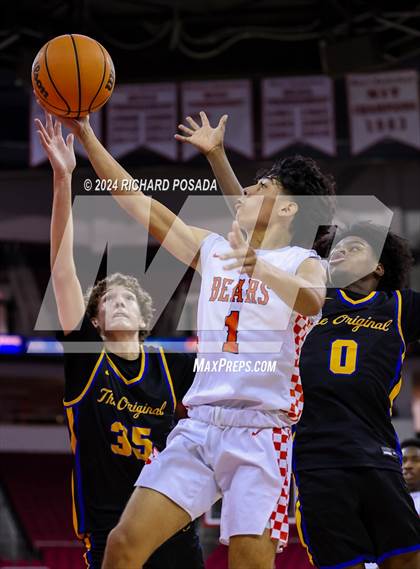 Thumbnail 2 in Selma vs. Clovis photogallery.