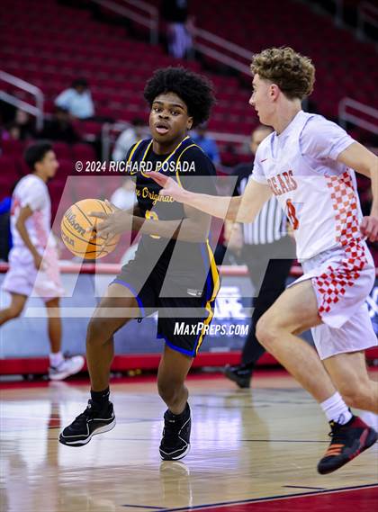 Thumbnail 2 in Selma vs. Clovis photogallery.