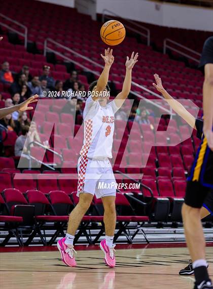 Thumbnail 1 in Selma vs. Clovis photogallery.