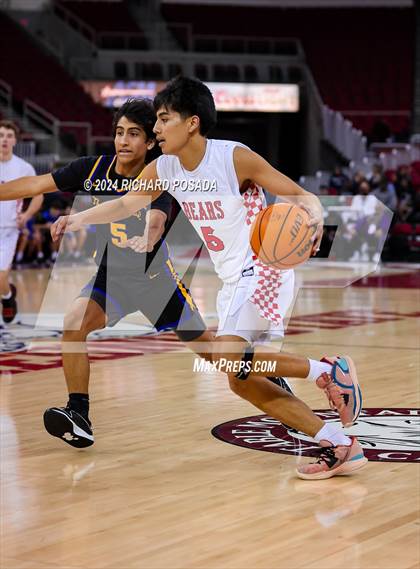 Thumbnail 2 in Selma vs. Clovis photogallery.