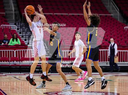 Thumbnail 3 in Selma vs. Clovis photogallery.
