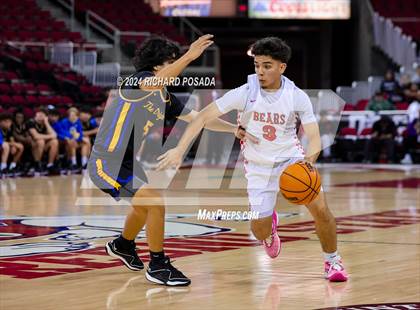 Thumbnail 1 in Selma vs. Clovis photogallery.