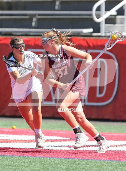 Thumbnail 1 in Garden City vs Westhampton Beach (Long Island Class B Final) photogallery.