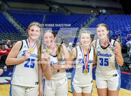 Thumbnail 1 in Decatur vs. La Vega (UIL 4A Basketball Division I Final Medal Ceremony) photogallery.