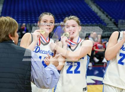 Thumbnail 1 in Decatur vs. La Vega (UIL 4A Basketball Division I Final Medal Ceremony) photogallery.