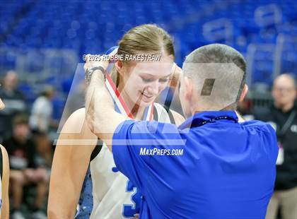 Thumbnail 1 in Decatur vs. La Vega (UIL 4A Basketball Division I Final Medal Ceremony) photogallery.