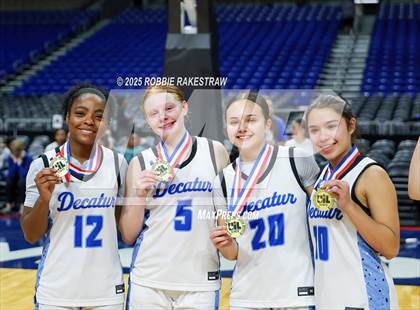 Thumbnail 1 in Decatur vs. La Vega (UIL 4A Basketball Division I Final Medal Ceremony) photogallery.