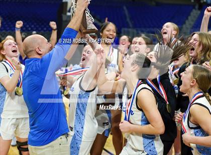 Thumbnail 3 in Decatur vs. La Vega (UIL 4A Basketball Division I Final Medal Ceremony) photogallery.