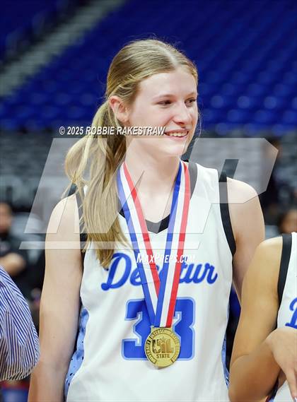 Thumbnail 1 in Decatur vs. La Vega (UIL 4A Basketball Division I Final Medal Ceremony) photogallery.