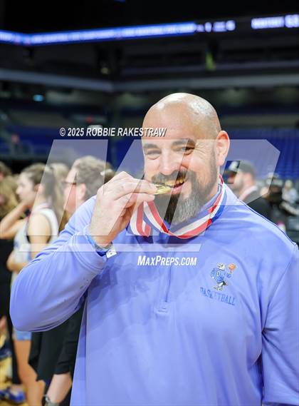 Thumbnail 1 in Decatur vs. La Vega (UIL 4A Basketball Division I Final Medal Ceremony) photogallery.