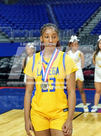 Thumbnail 1 in Decatur vs. La Vega (UIL 4A Basketball Division I Final Medal Ceremony) photogallery.