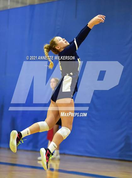 Thumbnail 3 in St. Pius X Catholic vs. Hoover (Nike Tournament of Champions) photogallery.