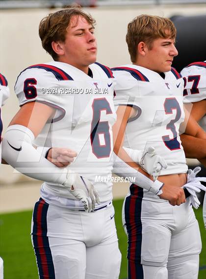Thumbnail 3 in Katy vs Tompkins photogallery.