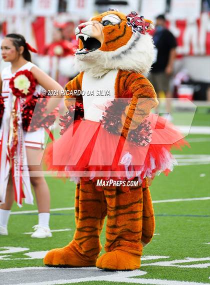 Thumbnail 3 in Katy vs Tompkins photogallery.