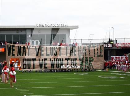 Thumbnail 3 in Katy vs Tompkins photogallery.