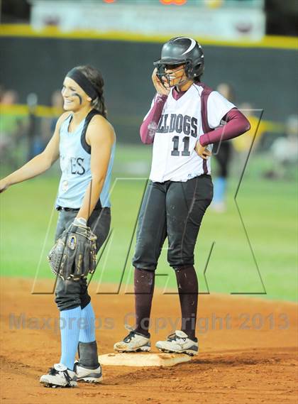 Thumbnail 3 in Estrella Foothills vs. Winslow (AIA D3 Final) photogallery.