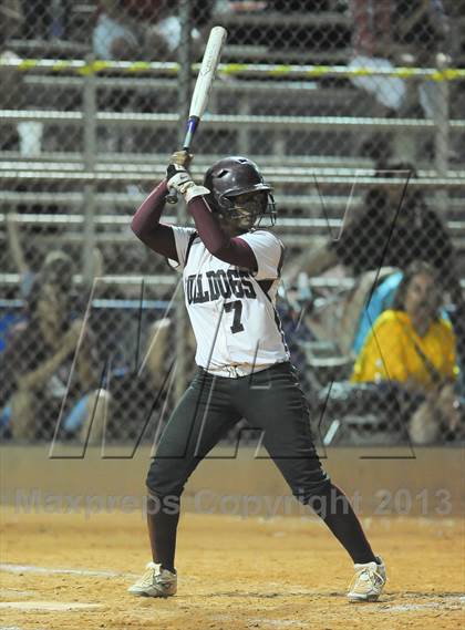 Thumbnail 1 in Estrella Foothills vs. Winslow (AIA D3 Final) photogallery.