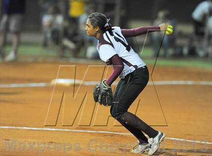 Thumbnail 2 in Estrella Foothills vs. Winslow (AIA D3 Final) photogallery.