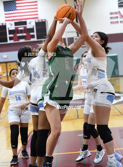 Thumbnail 2 in Mountain Ridge vs. Cactus (Mountain Ridge Invitational) photogallery.