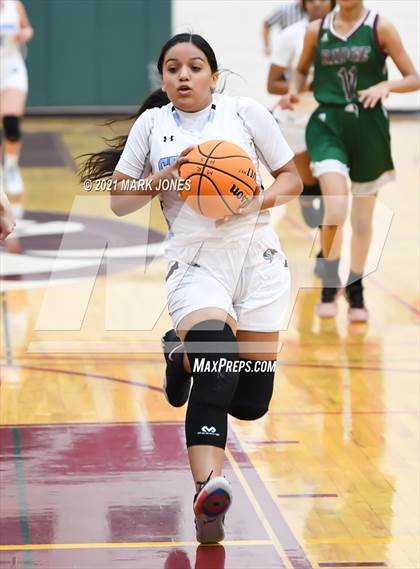 Thumbnail 1 in Mountain Ridge vs. Cactus (Mountain Ridge Invitational) photogallery.