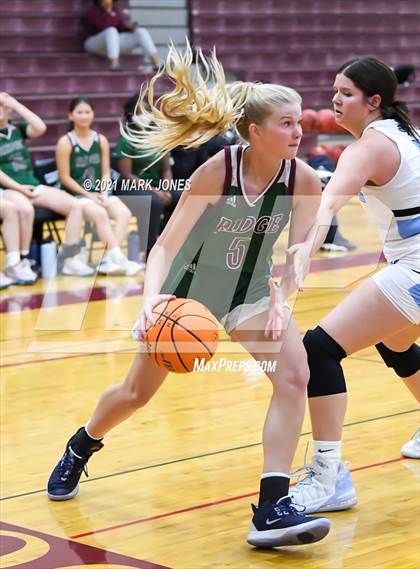 Thumbnail 1 in Mountain Ridge vs. Cactus (Mountain Ridge Invitational) photogallery.