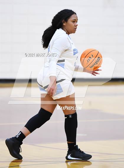 Thumbnail 3 in Mountain Ridge vs. Cactus (Mountain Ridge Invitational) photogallery.