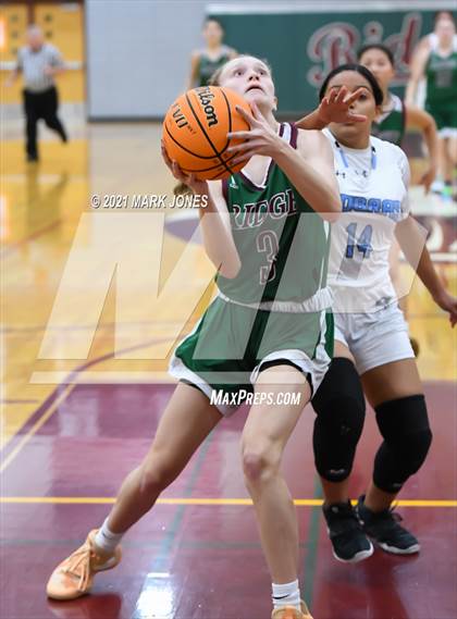 Thumbnail 2 in Mountain Ridge vs. Cactus (Mountain Ridge Invitational) photogallery.