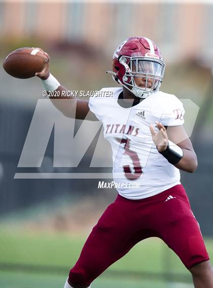 Thumbnail 1 in Trinity Catholic @ MICDS (MSHSAA Class 4 District Playoff) photogallery.