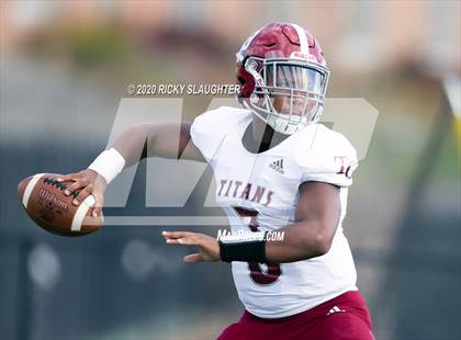 Thumbnail 3 in Trinity Catholic @ MICDS (MSHSAA Class 4 District Playoff) photogallery.