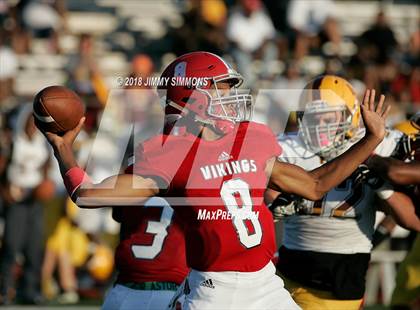 Thumbnail 3 in Lutheran North vs. Homewood-Flossmoor photogallery.