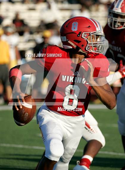 Thumbnail 3 in Lutheran North vs. Homewood-Flossmoor photogallery.